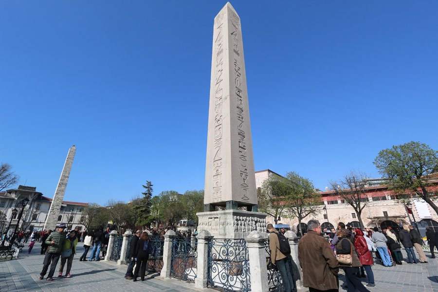 Istanbul-Obelisk-of-Thutmose-III-front-and-Walled-Obelisk-back-at-Hippodrome-of-Constantinople-in-Istanbul-Turkey